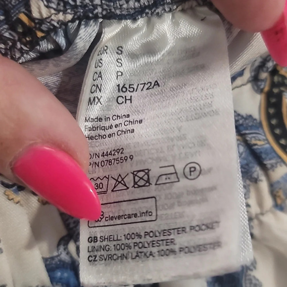 H&M blue cream white black paisley short satin mini skirt w pockets small 4 6 - Picture 2 of 6